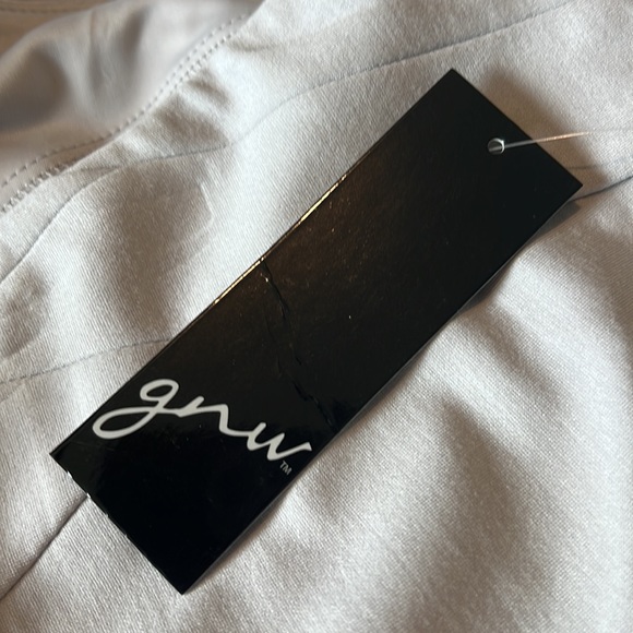 NWT Gnw Tummy Control Capri Light Gray Color Size XL - Picture 11 of 12